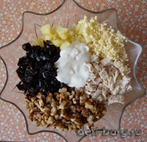 Салат из курочки с черносливом