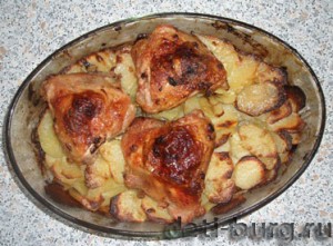 Курица, запеченная с картофелем