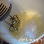 бить масло с сахарной пудрой