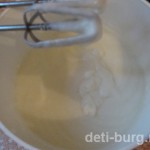 добавить в масло манную кашу