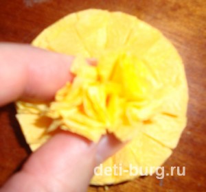 Каждый слой поднимайте и сжимайте пальцами