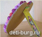 Делаем ножку-опору и приклеиваем
